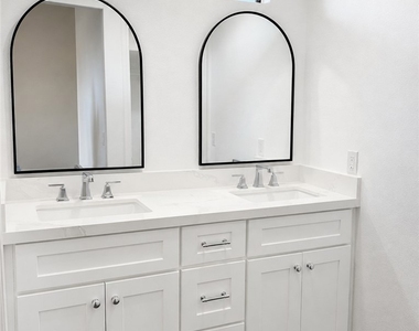 3828 Sycamore Street - Photo Thumbnail 7