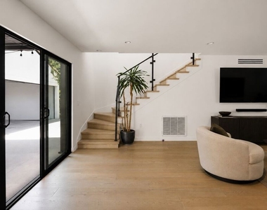 11439 Chenault Street - Photo Thumbnail 6