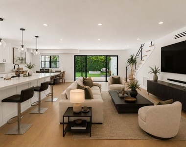 11439 Chenault Street - Photo Thumbnail 3