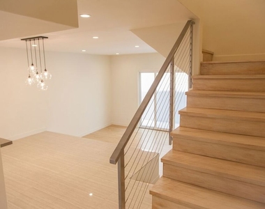508 N Kings Road - Photo Thumbnail 7