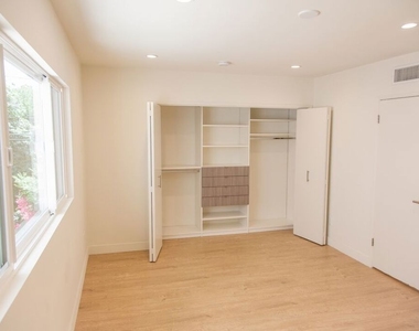 508 N Kings Road - Photo Thumbnail 10