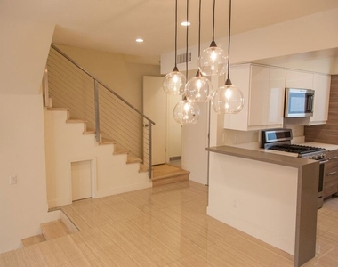 508 N Kings Road - Photo Thumbnail 4