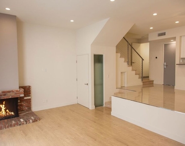 508 N Kings Road - Photo Thumbnail 5