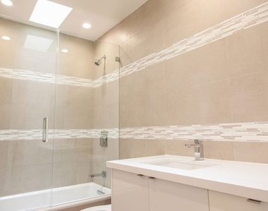 508 N Kings Road - Photo Thumbnail 9