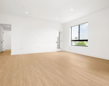 8555 Colgate Avenue - Photo Thumbnail 2