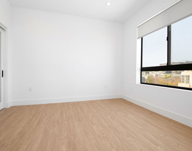 8555 Colgate Avenue - Photo Thumbnail 11