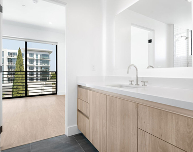 8555 Colgate Avenue - Photo Thumbnail 13