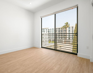 8555 Colgate Avenue - Photo Thumbnail 17