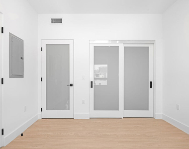8555 Colgate Avenue - Photo Thumbnail 12