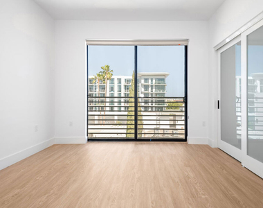 8555 Colgate Avenue - Photo Thumbnail 16