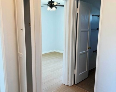 4125 1/2 W Toluca Lake Avenue - Photo Thumbnail 18