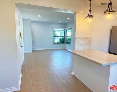 4125 1/2 W Toluca Lake Avenue - Photo Thumbnail 2