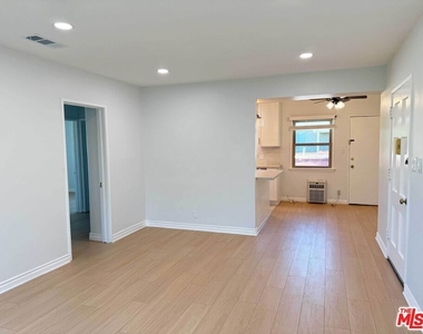 4125 1/2 W Toluca Lake Avenue - Photo Thumbnail 6