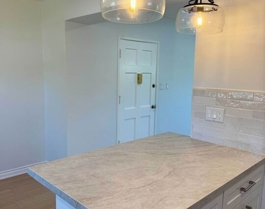 4125 1/2 W Toluca Lake Avenue - Photo Thumbnail 13