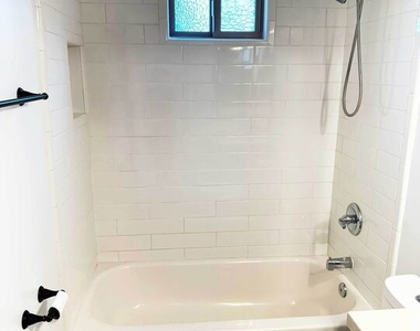 4125 1/2 W Toluca Lake Avenue - Photo Thumbnail 23