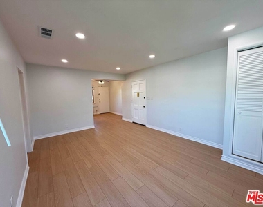 4125 1/2 W Toluca Lake Avenue - Photo Thumbnail 10
