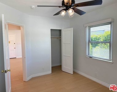 4125 1/2 W Toluca Lake Avenue - Photo Thumbnail 26