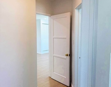 4125 1/2 W Toluca Lake Avenue - Photo Thumbnail 19