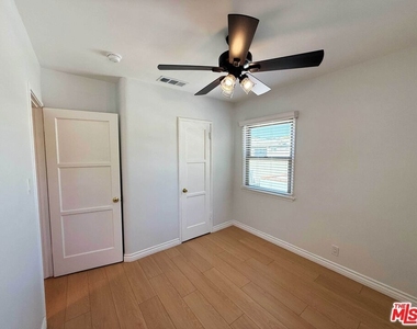 4125 1/2 W Toluca Lake Avenue - Photo Thumbnail 29
