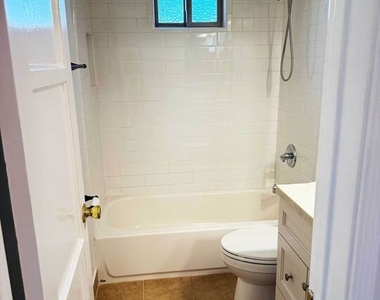 4125 1/2 W Toluca Lake Avenue - Photo Thumbnail 22