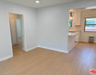 4125 1/2 W Toluca Lake Avenue - Photo Thumbnail 9