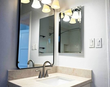 4125 1/2 W Toluca Lake Avenue - Photo Thumbnail 24