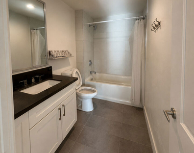 1101 S Harvard Boulevard - Photo Thumbnail 5