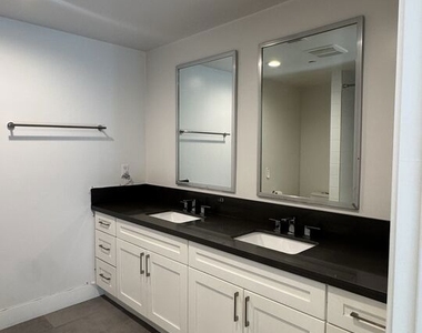 1101 S Harvard Boulevard - Photo Thumbnail 10