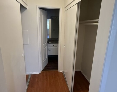 18444 Collins Street - Photo Thumbnail 7