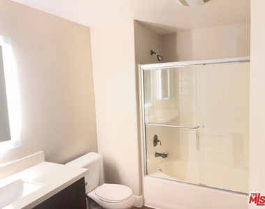 1040 Glendon Avenue - Photo Thumbnail 10
