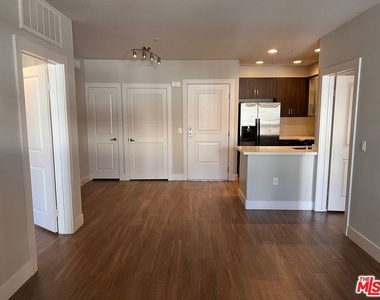1040 Glendon Avenue - Photo Thumbnail 3