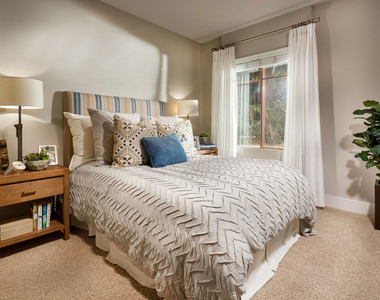 1040 Glendon Avenue - Photo Thumbnail 8