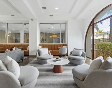 1040 Glendon Avenue - Photo Thumbnail 25