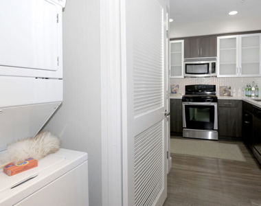 1040 Glendon Avenue - Photo Thumbnail 7