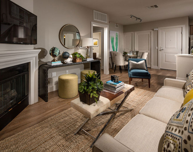 1040 Glendon Avenue - Photo Thumbnail 6