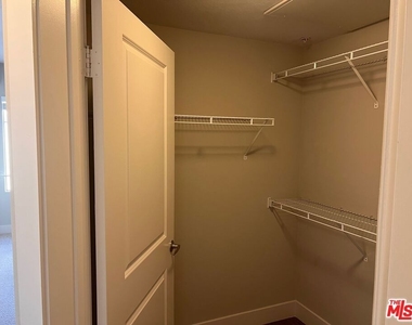 1040 Glendon Avenue - Photo Thumbnail 12