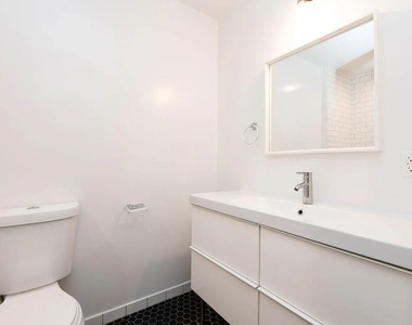 3933 Marathon Street - Photo Thumbnail 6