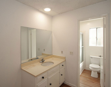 11515 Ohio Avenue - Photo Thumbnail 7