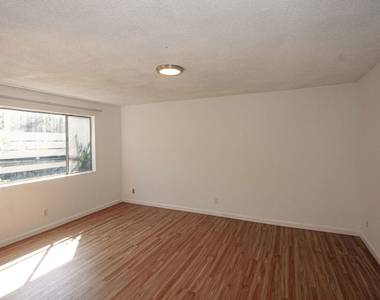 11515 Ohio Avenue - Photo Thumbnail 6