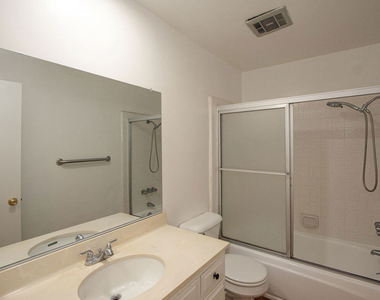 11515 Ohio Avenue - Photo Thumbnail 9