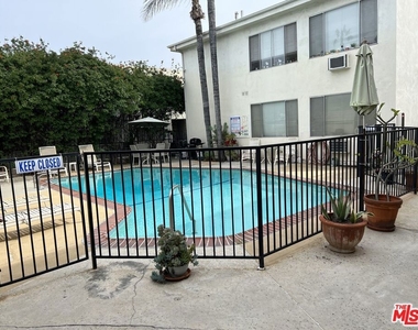 18600 Burbank Boulevard - Photo Thumbnail 9