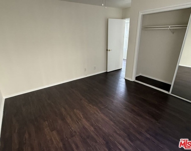 18600 Burbank Boulevard - Photo Thumbnail 6