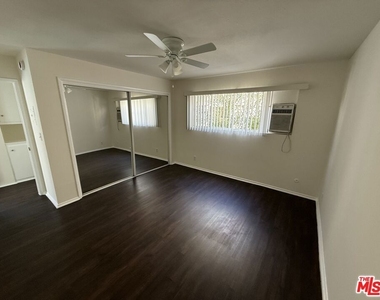 18600 Burbank Boulevard - Photo Thumbnail 1