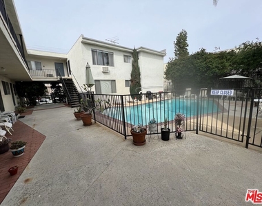 18600 Burbank Boulevard - Photo Thumbnail 10