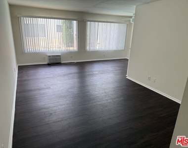 18600 Burbank Boulevard - Photo Thumbnail 2