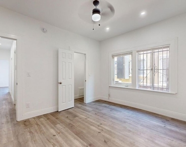 2318 1/2 W Jefferson Boulevard - Photo Thumbnail 12