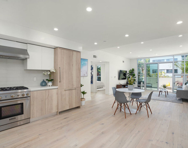 8210 Fountain Avenue - Photo Thumbnail 2
