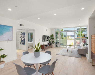 8210 Fountain Avenue - Photo Thumbnail 4