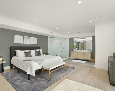 8210 Fountain Avenue - Photo Thumbnail 9