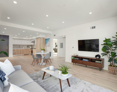 8210 Fountain Avenue - Photo Thumbnail 6